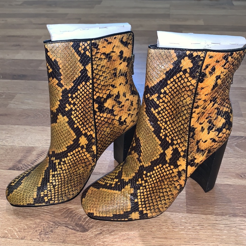 5️⃣0️⃣AQUA Women's Soren Yellow Block Heel Booties - Picture 4 of 6